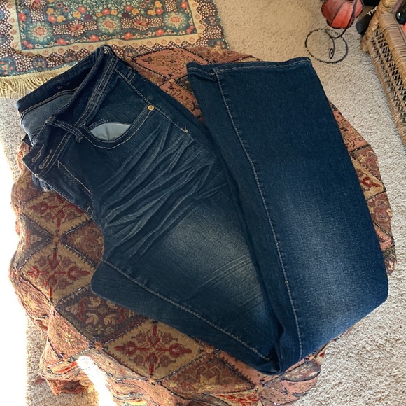 South Pole jeans with zipper back pockets and studs. Must have plus size - Picture 1 of 5